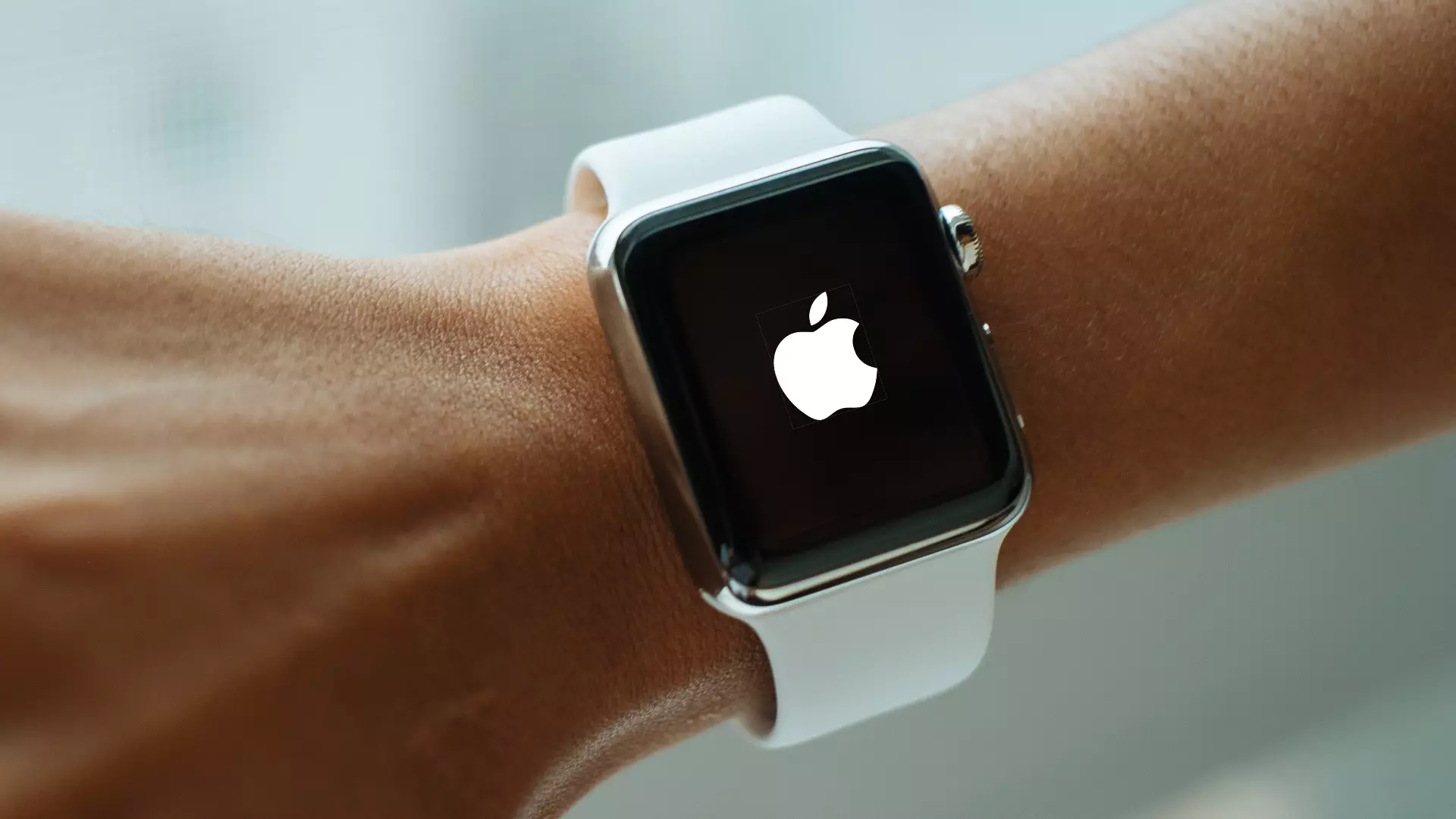 apple watch is stuck on apple logo